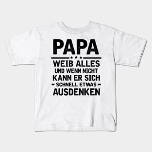 PAPA WEIB ALLES UND WENN NICHT KANN ER SICH SCHNELL ETWAS AUSDENKEN Kids T-Shirt